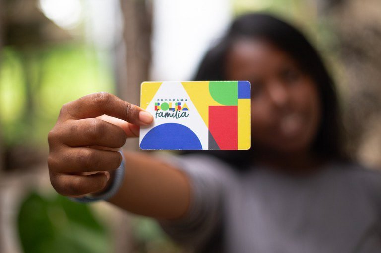 Ministério do Desenvolvimento Social esclarece: não existe 13º salário no Bolsa Família | Diário Carioca Lyon Santos/MDS