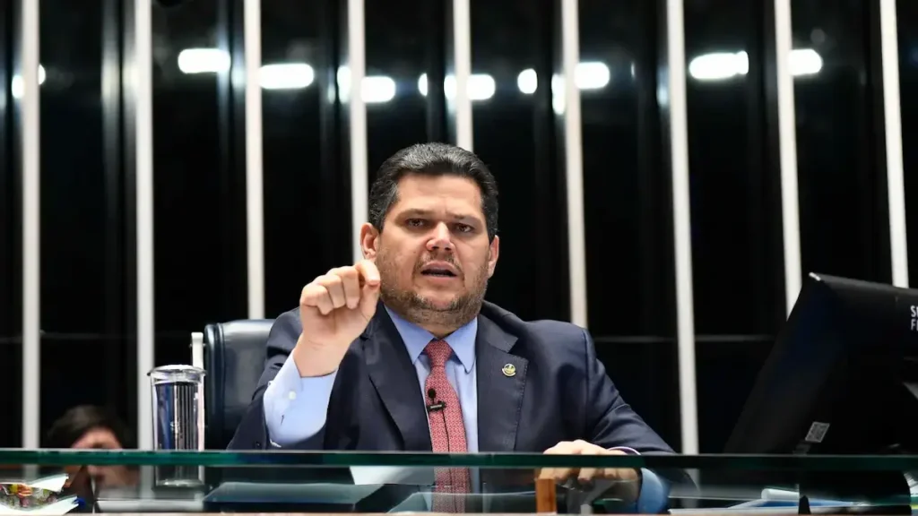 O Enigma da Direita Enrustida: A Ascensão e o Poder Inabalável do Centrão | Diário Carioca Davi Alcolumbre