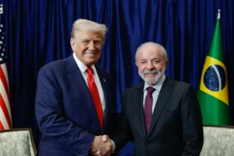 Lula e Trump se reúnem na Malásia e avançam em negociação sobre tarifas impostas a produtos brasileiros