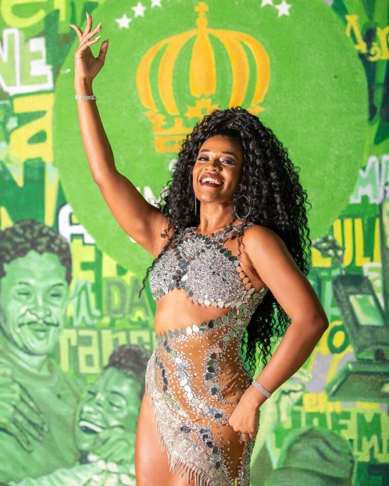 Passista da escola, Andressa Fonseca é anunciada como nova Princesa do Império Serrano