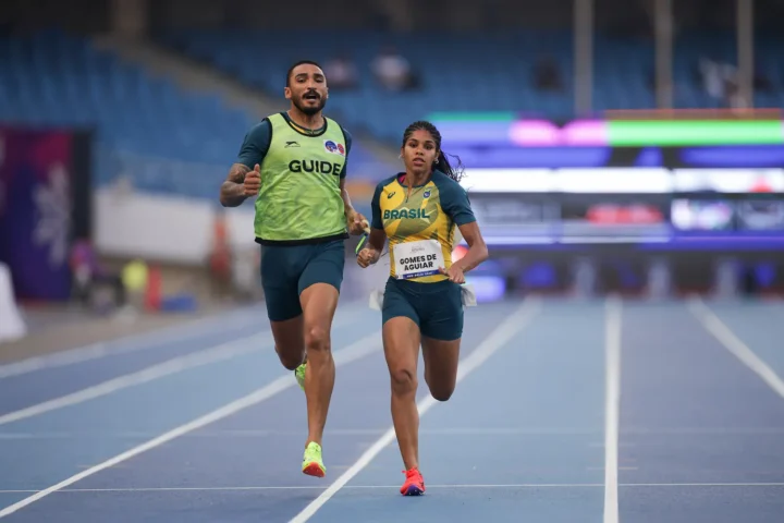 Nova Déli 2025: Brasil e China brigam pelo topo do quadro de medalhas do Mundial neste domingo, 5