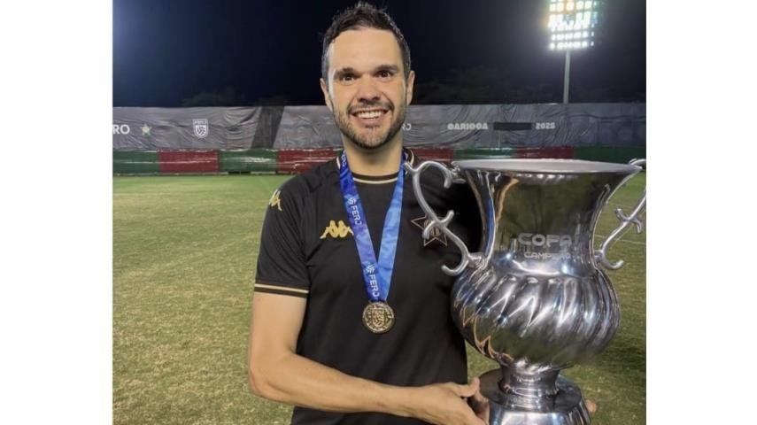 Portuguesa-RJ renova com Alex Nascif após título da Copa Rio | Diário Carioca Alex Nascif faturou a Copa Rio com a Lusa (Crédito: Arquivo Pessoal)