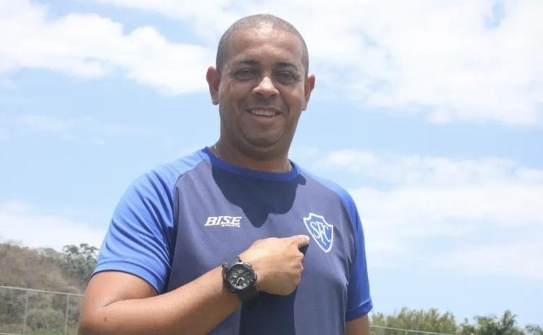 Serrano anuncia Silvestre dos Anjos como novo técnico após saída de Celso Martins | Diário Carioca Silvestre esteve no Araruama na Série A2 e na Copa Rio (Crédito: Hugo Lage/SFC)