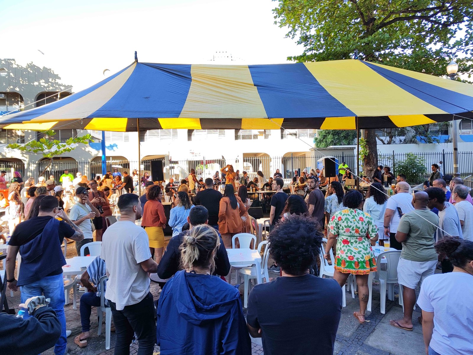 Rodas de samba são sucesso em todo o Rio de Janeiro | Diário Carioca Samba da Feira - Foto: Rafael Davila