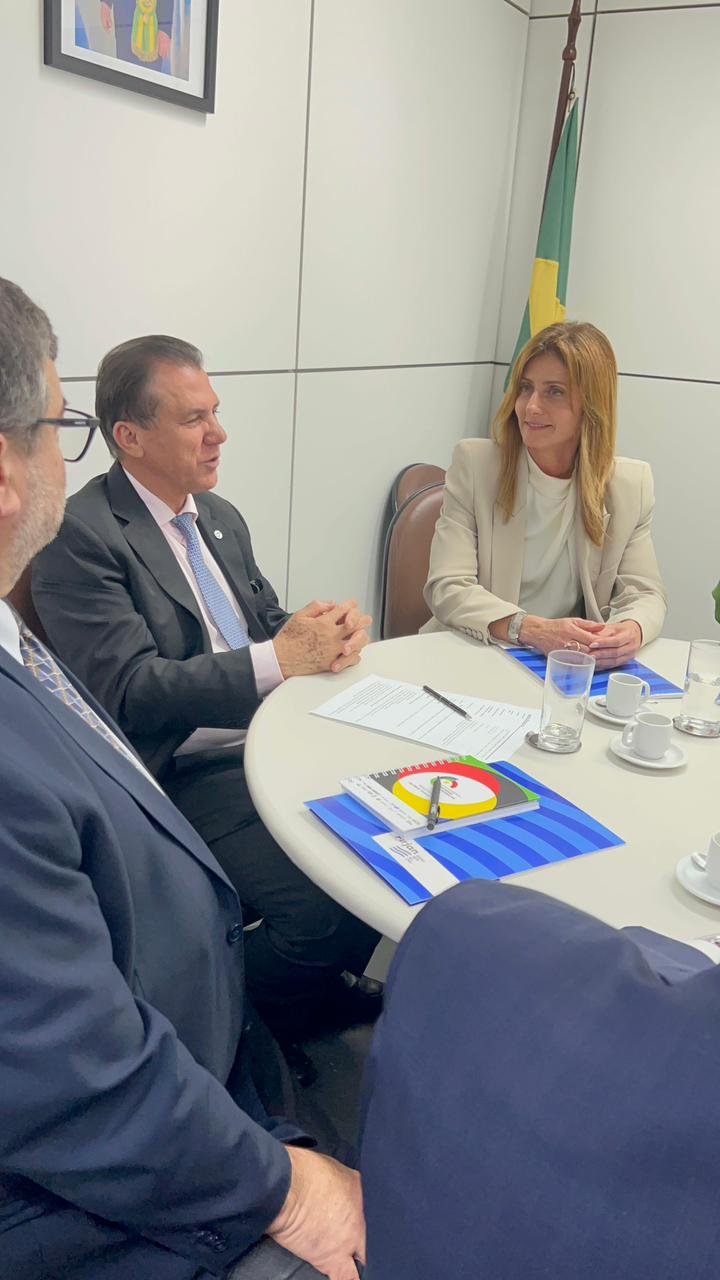 Célia Jordão defende funcionamento contínuo da atividade de reparo naval em encontro com ministro do Trabalho