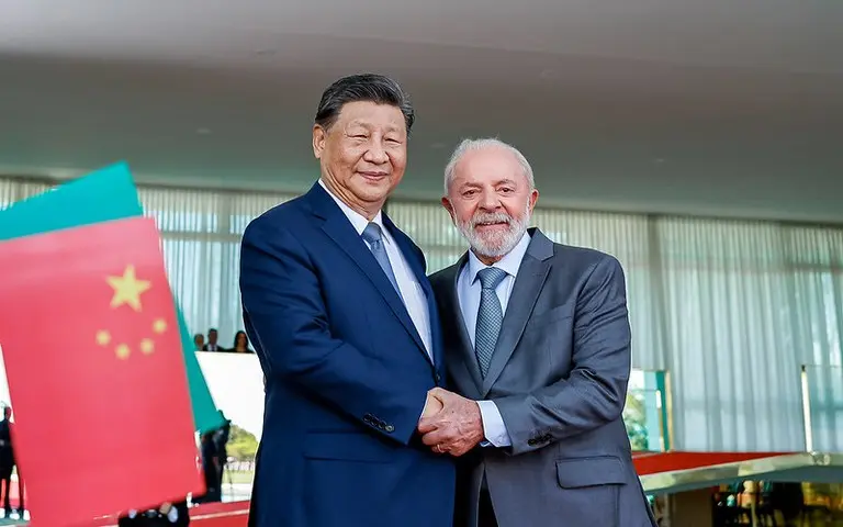 Brasil toma liderança global na soja após corte chinês às importações dos EUA | Diário Carioca Lula e o presidente da China, Xi Jinping - Foto: Ricardo Stuckert