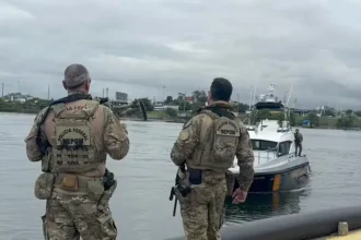 Com inteligência e estratégia, PF prende foragido do Comando Vermelho em navio no RJ | Diário Carioca Operação da PF prendeu foragido por crimes na Paraíba no Rio de Janeiro — Foto: Divulgação