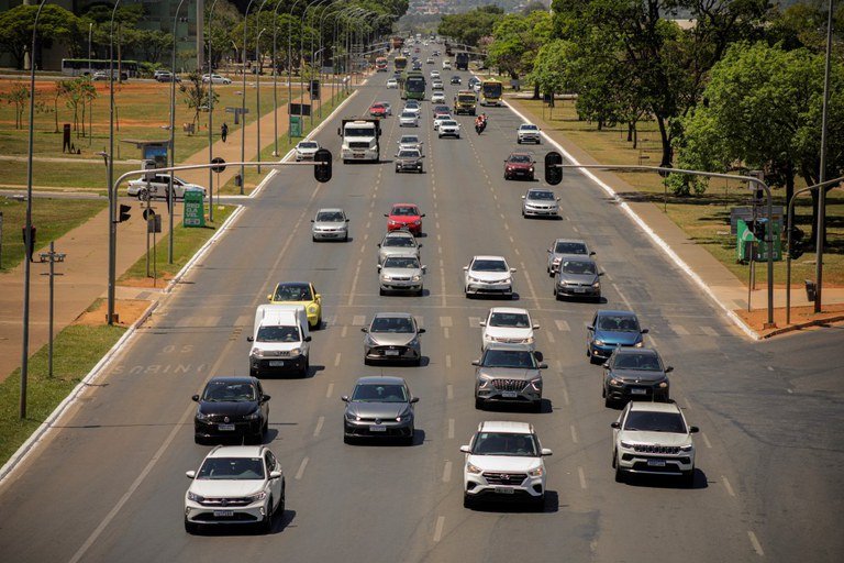 Projeto de CNH mais acessível pode reduzir em até 80% o custo da habilitação no Rio | Diário Carioca Famílias precisam comprometer parte significativa da renda por vários meses para arcar com o valor da CNH no Brasil - Foto: Fernando Frazão/Agência Brasil