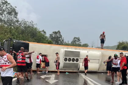 Acidente com ônibus que levava torcedores do Flamengo/Reprodução