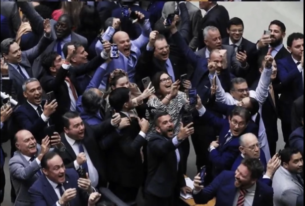 PT acusa Congresso de sabotagem ao país e favorecimento das elites | Diário Carioca PT acusa o Congresso de trair o povo ao rejeitar MP que tributava super-ricos e bancos, articulada por partidos do Centrão e aliados de Tarcísio de Freitas.