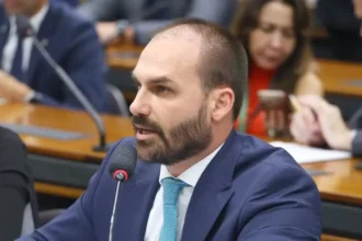 Câmara dos Deputados inclui Eduardo Bolsonaro em cadastro de devedores por faltas injustificadas; dívida chega a quase R$ 14 mil | Diário Carioca Eduardo Bolsonaro - — Foto: Vinicius Loures / Câmara dos Deputados
