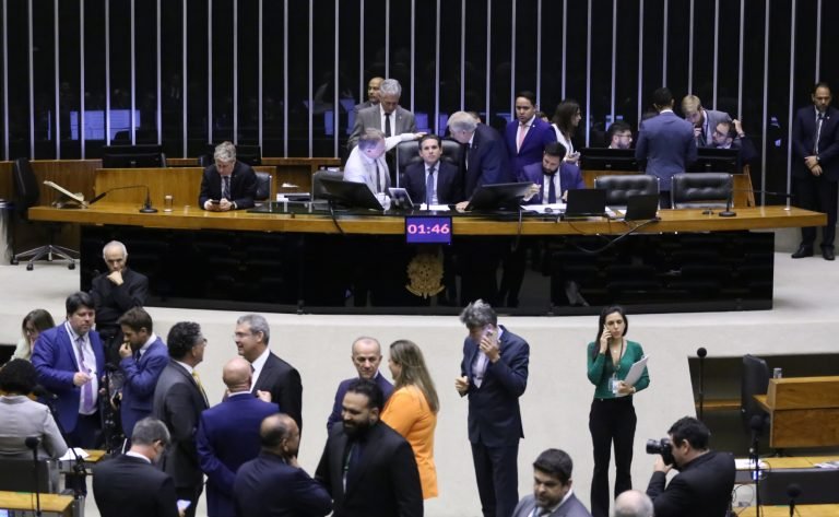 Deputados na sessão do Plenário - Foto: Kayo Magalhães/Câmara dos Deputados