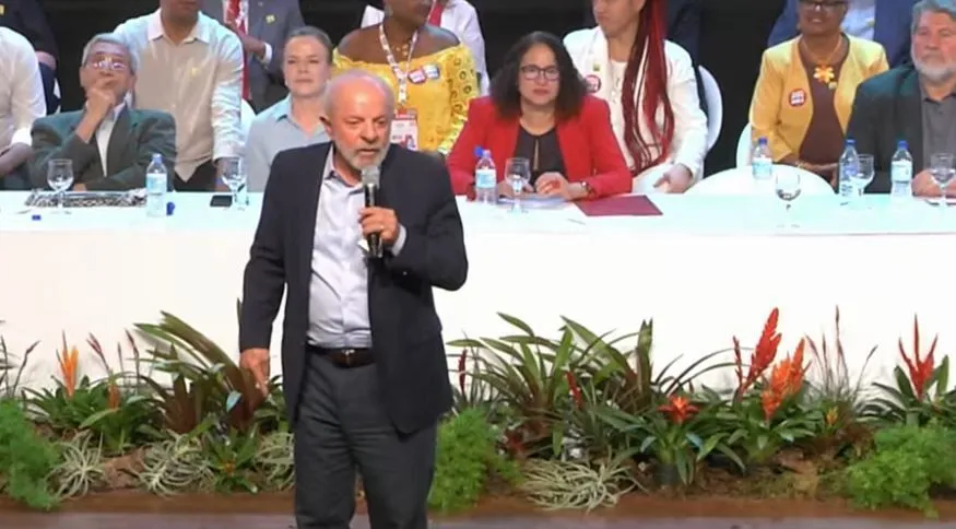 O presidente Lula, discursando em evento do PCdoB em Brasília na última quinta-feira (16). Reprodução