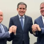 Hugo Motta ao lado dos líderes da bancada evangélica, Gilberto Nascimento, e da bancada católica, Luiz Gastão — Foto: Reprodução