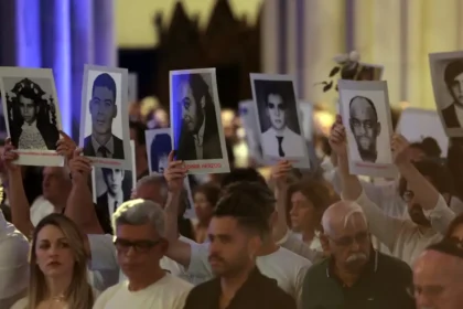 Cinco décadas após morte de Vladimir Herzog, ato na Catedral da Sé reúne autoridades em defesa da democracia