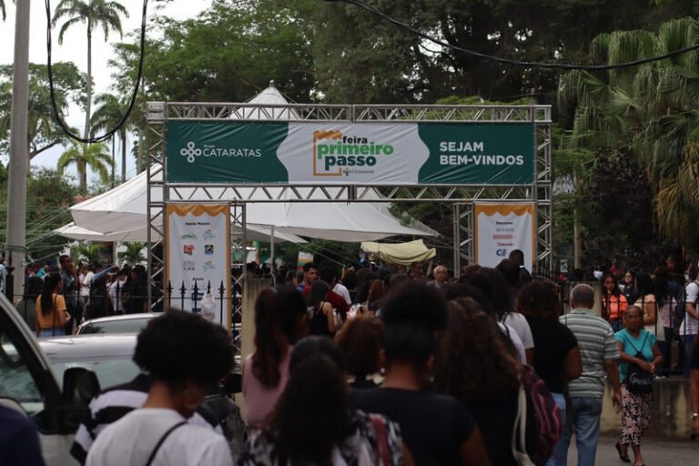 Feira Primeiro Passo no estacionamento do BioParque do Rio