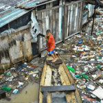 Comunidades tomadas por plástico na Amazônia. (© Michell Mello/Fiocruz Amazônia)