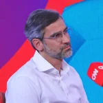 Na imagem, Gabriel Lima concede entrevista ao apresentador João Vítor Xavier (Foto: Reprodução/CNN Brasil)