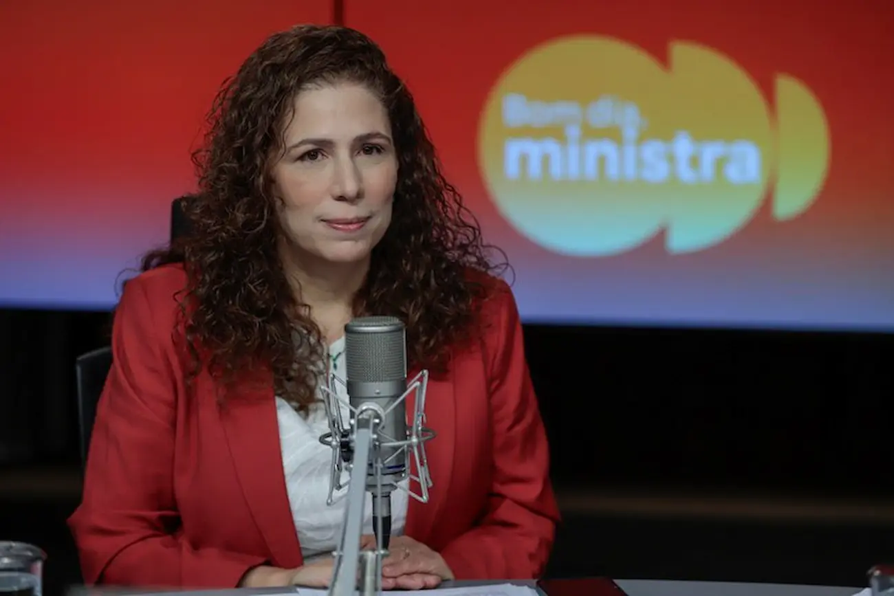 Esther Dweck destaca que a visão do ministério é defender a estabilidade do servidor: "Os servidores têm que ser profissionalizados, estáveis, porque isso é uma proteção do Estado brasileiro" - Foto: Joédson Alves/Agência Brasil