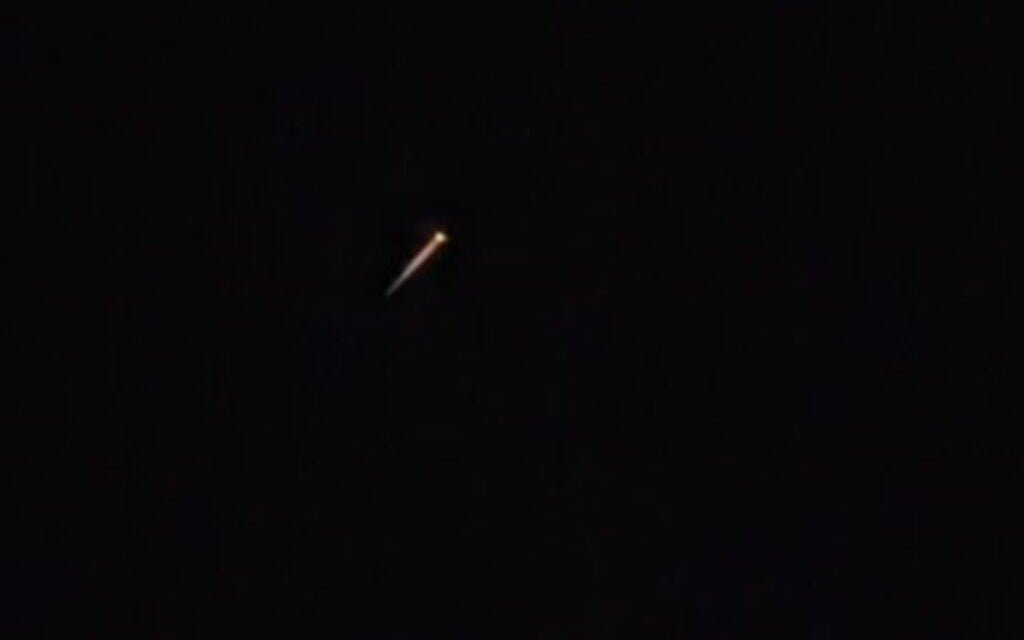 Míssil Houthi é interceptado após disparar sirenes em partes do centro de Israel | Diário Carioca Míssil interceptador é lançado para abater projétil Houthi disparado contra Israel - Foto: Reprodução Redes Sociais