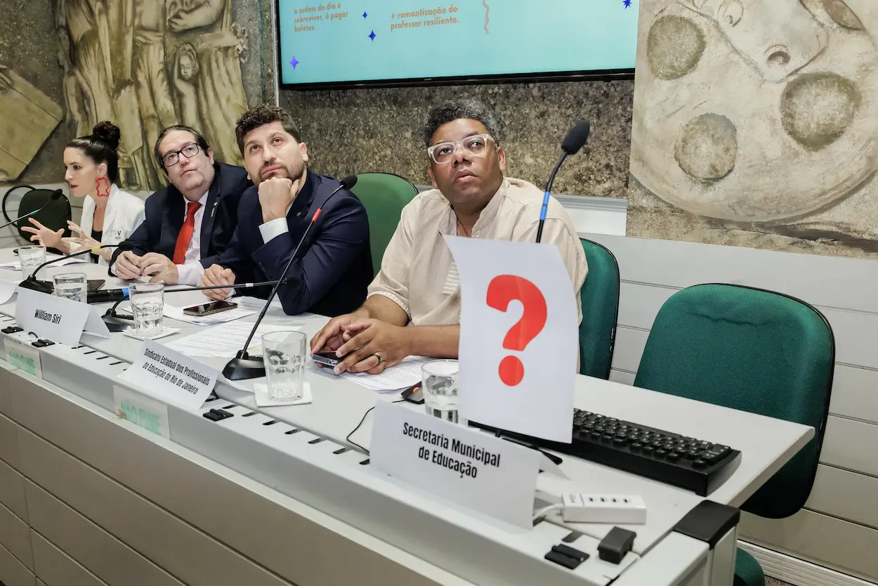 Secretaria Municipal de Educação foi convidada para o encontro, mas não compareceu, segundo a organização, o que não agradou aos professores | Foto: Cicero Rodrigues/CMRJ