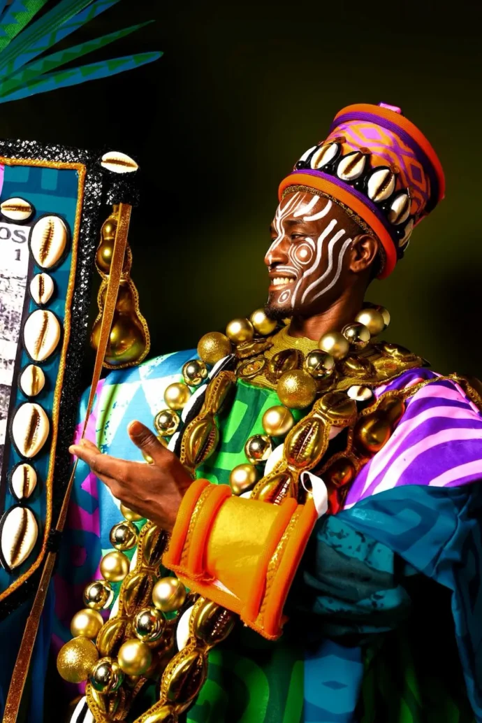 Exaltando Conceição Evaristo, Império Serrano revela fantasia inspirada nos ‘Cadernos Negros’