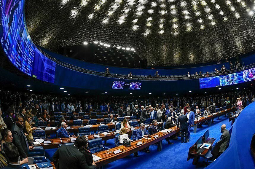Plenário do Senado - Foto: Marcos Oliveira/Agência Senado Este é um trecho original publicado em Exame.com. Leia a matéria completa em https://exame.com/brasil/comissao-do-senado-aprova-isencao-do-ir-para-salarios-ate-r-5-mil/?utm_source=copiaecola&utm_medium=compartilhamento