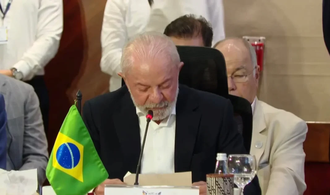 Lula repudia intervenções militares no Caribe e destaca cooperação como caminho para paz e desenvolvimento regional. Lula repudia intervenções militares no Caribe e destaca cooperação como caminho para paz e desenvolvimento regional.