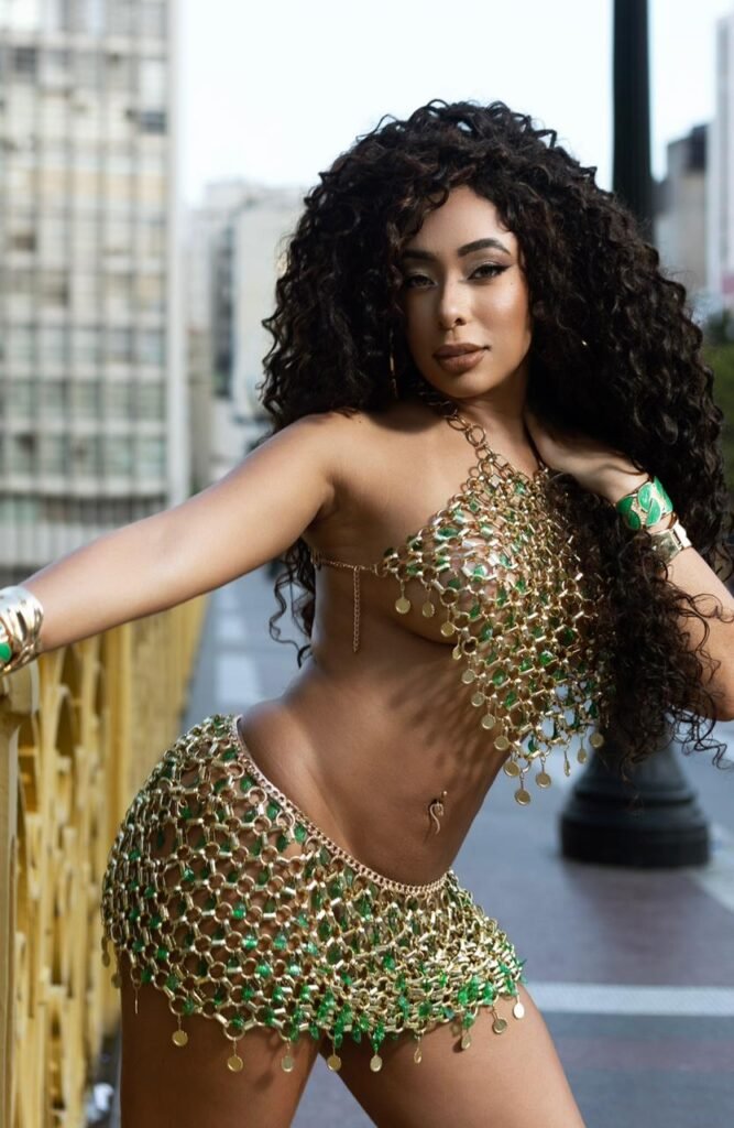 Gabi Evaristo é anunciada como nova musa do Império Serrano para o Carnaval 2026