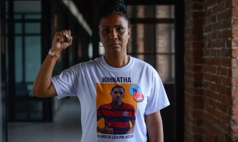 Prêmio internacional reconhece mãe de jovem morto pela polícia do Rio
