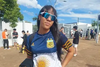 Brasília (DF) 16/11/2025 – Erika Tauany foi uma das primeiras a deixar sala de provas do Enem. Foto: Daniella Almeida/Agência Brasil