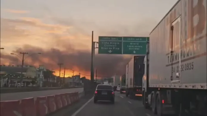 Avenida Brasil durante confronto no Rio. Foto: reprodução