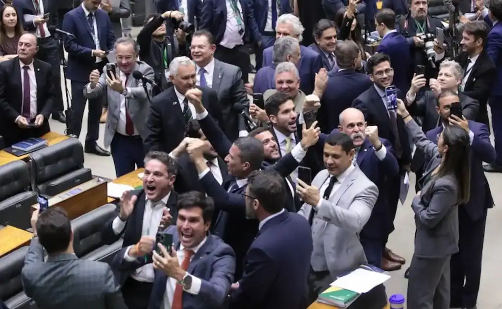 O Enigma da Direita Enrustida: A Ascensão e o Poder Inabalável do Centrão | Diário Carioca Foto: Câmara dos Deputados