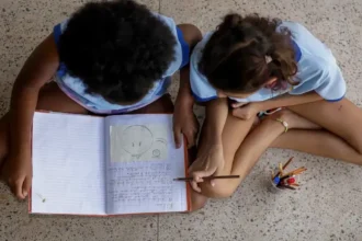 Universidade do Rio leva histórias antirracistas para crianças e jovens