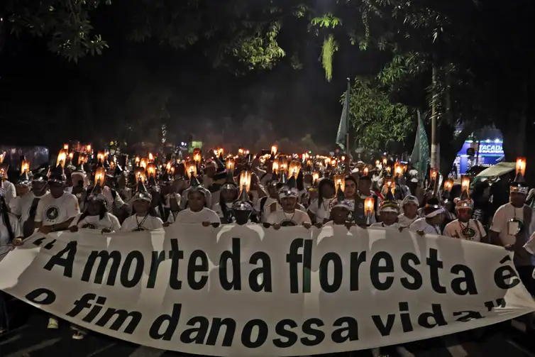 Marcha "Porangaço dos Povos da Floresta", evento paralelo à COP30. Foto: Bruno Peres/Agência Brasil
