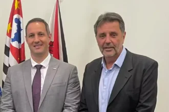 Guilherme Derrite, ex-secretário de Segurança Pública de SP, ao lado do delegado Osvaldo Nico Gonçalves, que assume o posto – Reprodução