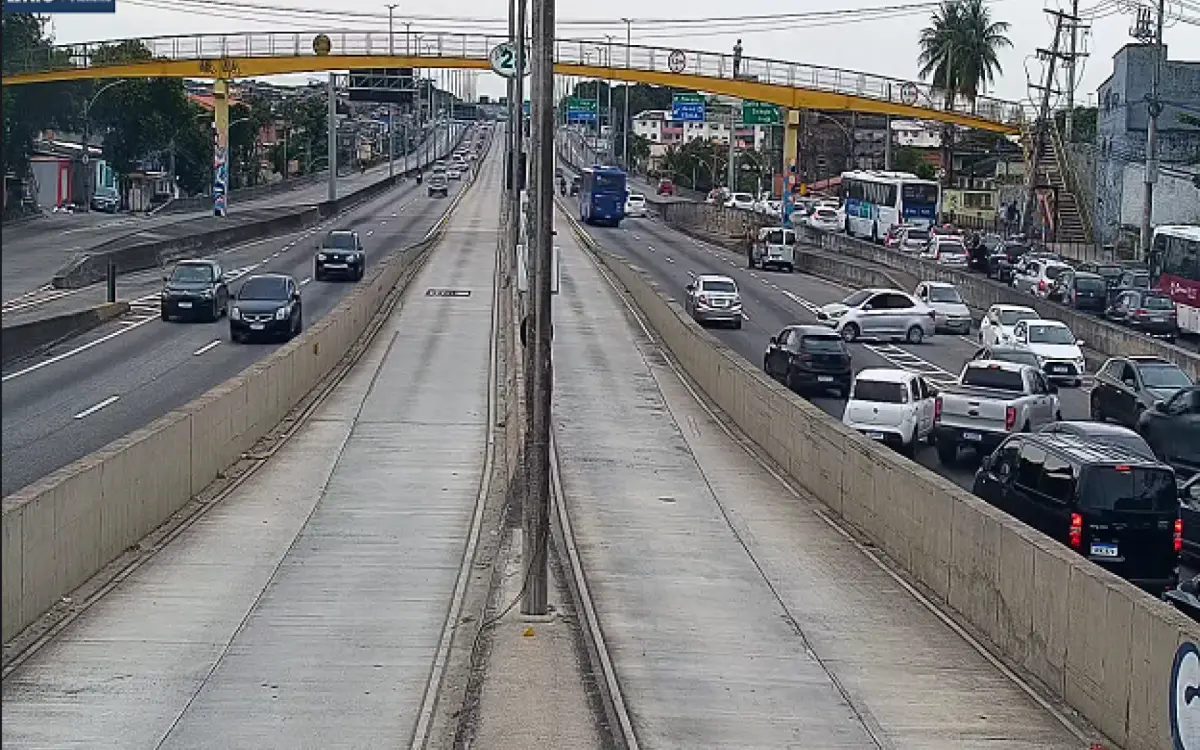 Manhã tensa na Avenida Brasil, que chegou a ficar fechada devido a tiroteio/Reprodução