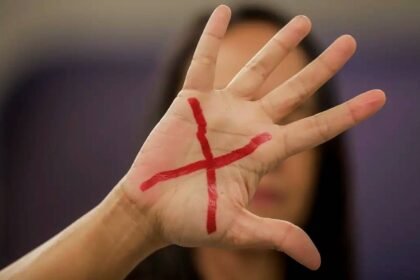 Violência doméstica: 7 em cada 10 agressões acontecem diante de outras pessoas