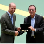 O príncipe William desembarca no Rio para agenda ambiental e recebe as chaves da cidade no Pão de Açúcar.