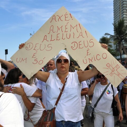 Às vésperas do Réveillon, o MPF instaurou inquérito civil para apurar possível discriminação religiosa em ações da Prefeitura do Rio, enquanto a CCIR pediu audiência urgente diante da escalada de ataques e discursos de ódio, em foco os critérios do uso de recursos públicos em eventos oficiais.