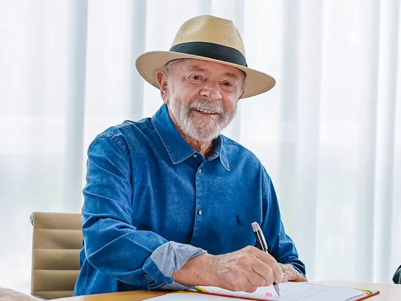 Indulto de Natal assinado por Lula exclui crimes contra a democracia, violência doméstica e chefes de facção