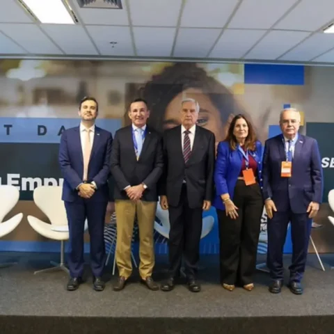 Edgard Fernandes Júnior (Sebrae), deputado Jorge Goetten, Alfredo Cotait Neto (CACB), deputada Bia Kicis e Francisco de Assis (CDL Ceará). Foto: Daniel Fagundes/Trilux