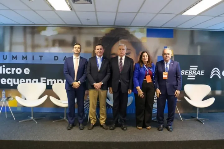 Edgard Fernandes Júnior (Sebrae), deputado Jorge Goetten, Alfredo Cotait Neto (CACB), deputada Bia Kicis e Francisco de Assis (CDL Ceará). Foto: Daniel Fagundes/Trilux