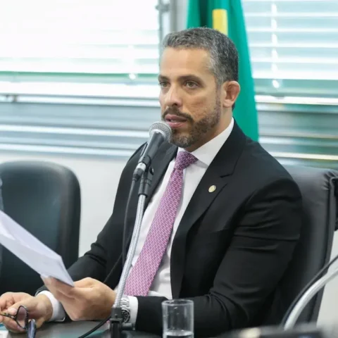 Presidente da CCJ, Rodrigo Amorim.