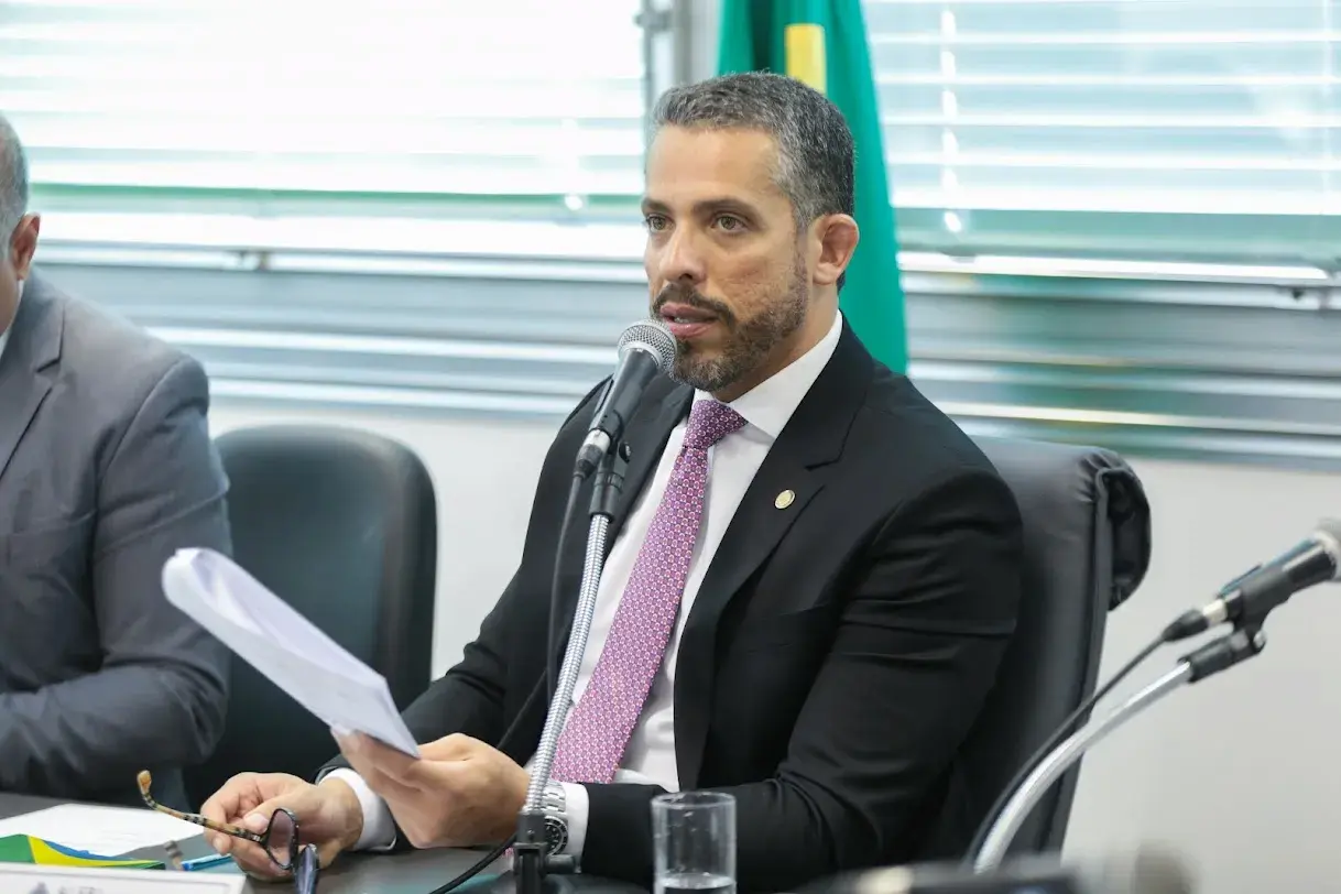 Presidente da CCJ, Rodrigo Amorim.