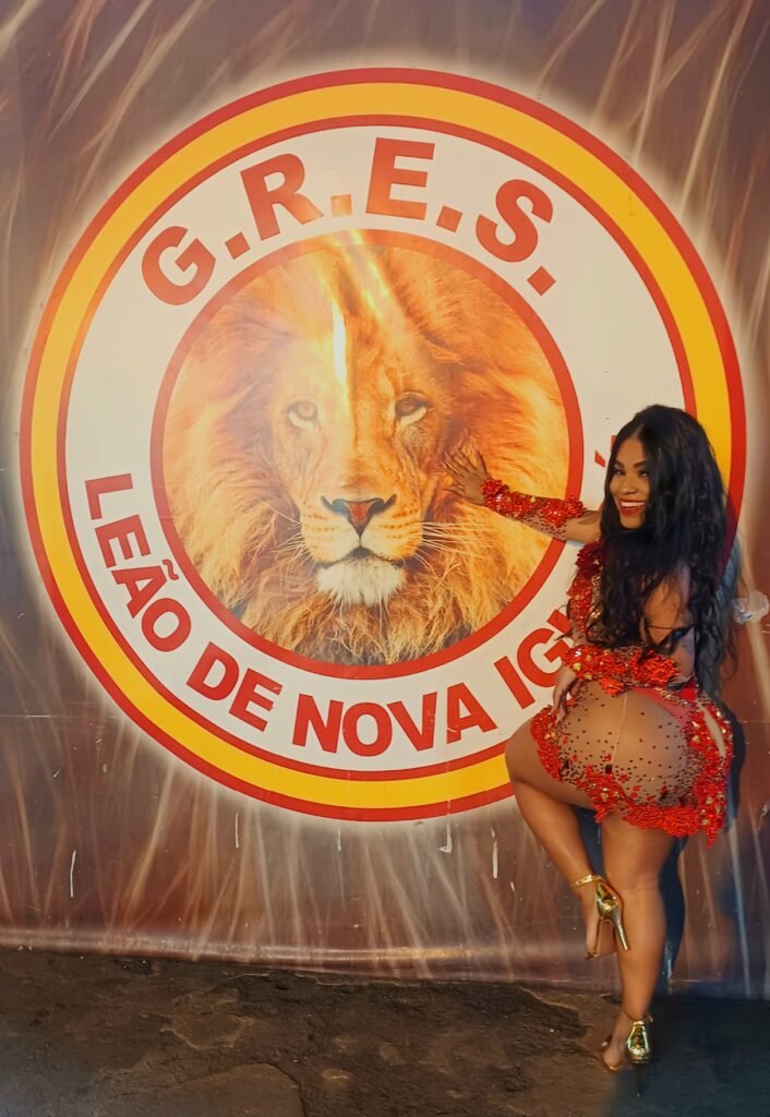 Caroline Lima é a nova rainha da escola Leão de Nova Iguaçu
