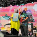 No dia do seu aniversário, Conceição Evaristo recebe figurino que usará no Carnaval 2026