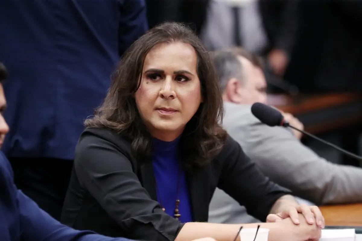 Deputada Duda Salabert propõe PL 5.943/2025 que altera o Estatuto do Índio, garantindo proteção a indígenas LGBTIA+.