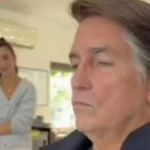 Jim Caviezel aparece caracterizado como Jair Bolsonaro para filme