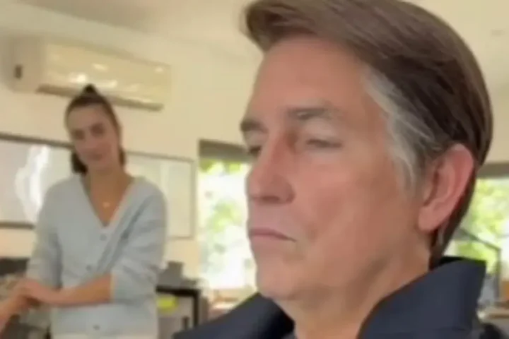 Jim Caviezel aparece caracterizado como Jair Bolsonaro para filme